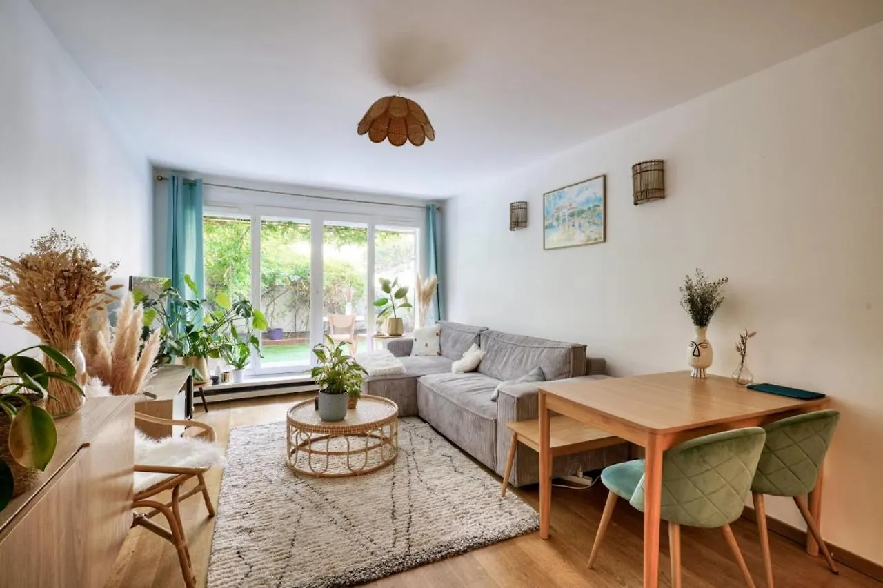 Cosy Apartment For 4 With Terrace contacts