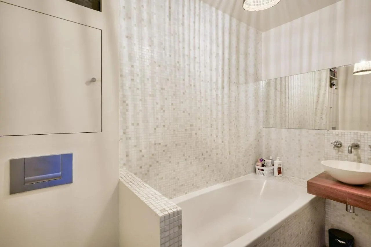 Cosy Apartment For 4 With Terrace Parigi 0*,  Francia