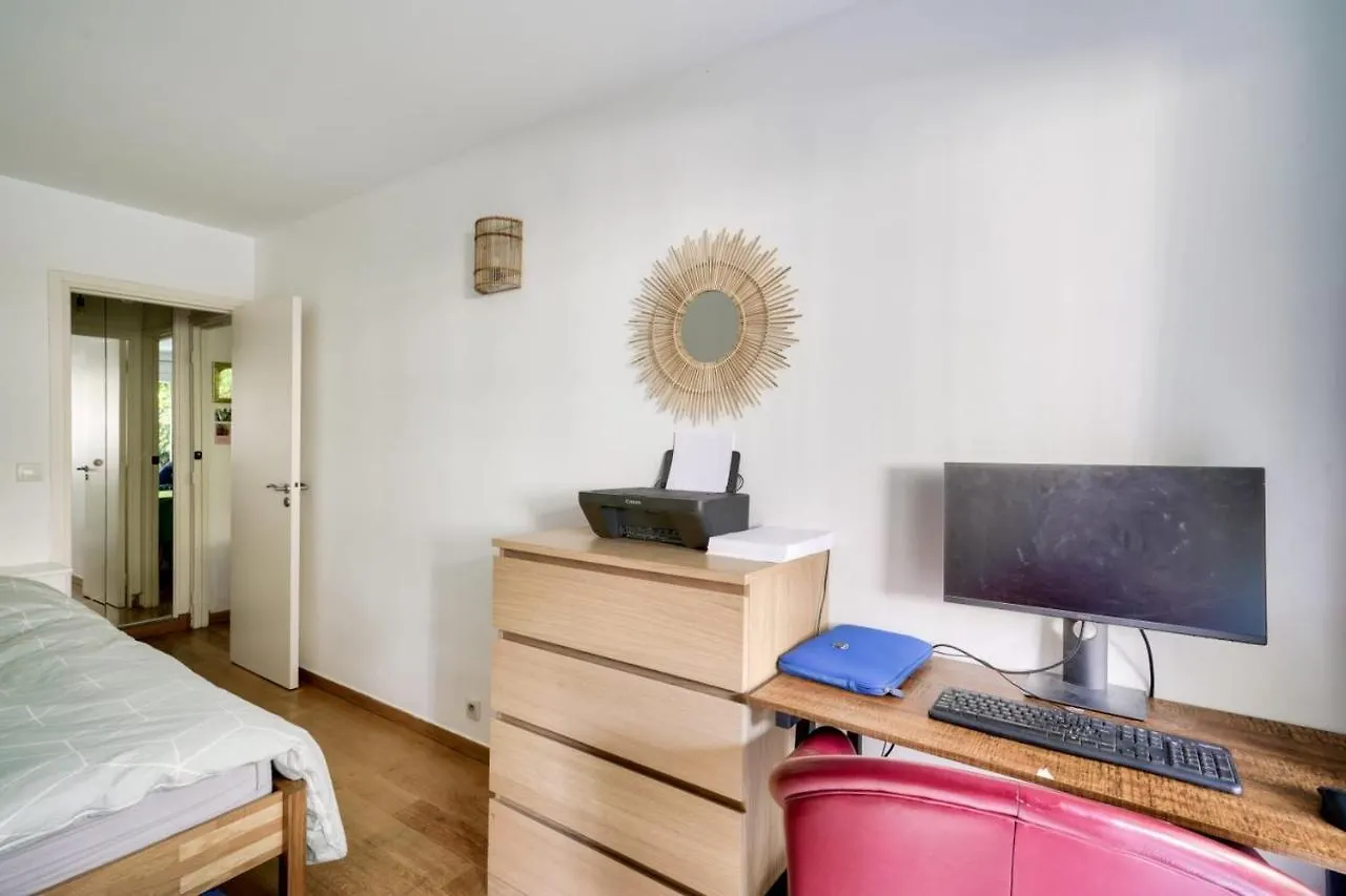Cosy Apartment For 4 With Terrace Parigi