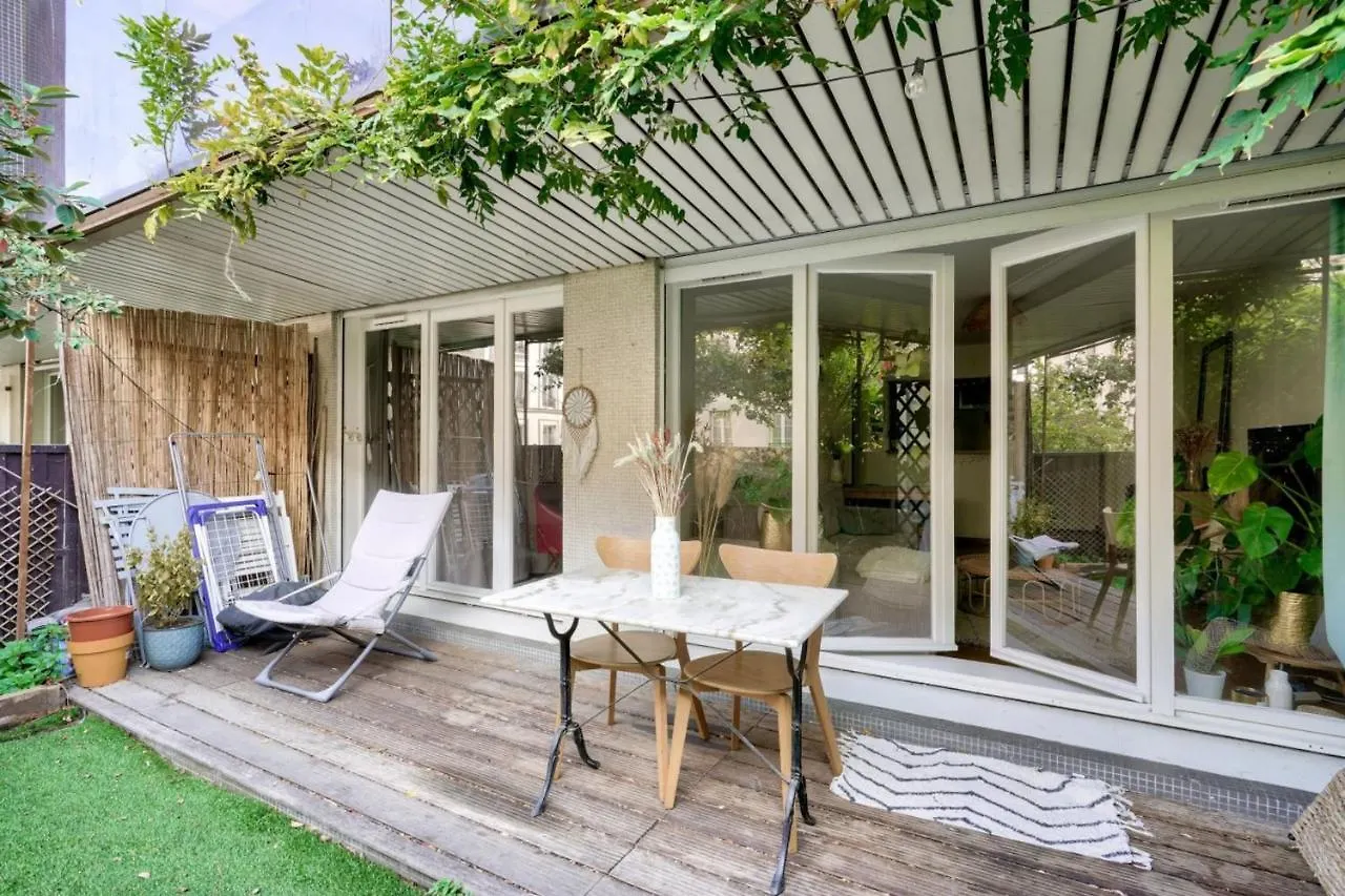 Cosy Apartment For 4 With Terrace Parigi 0*,  Francia